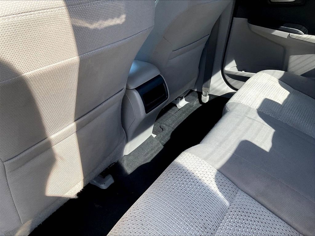 Used 2013 Toyota Camry LE FWD image 10