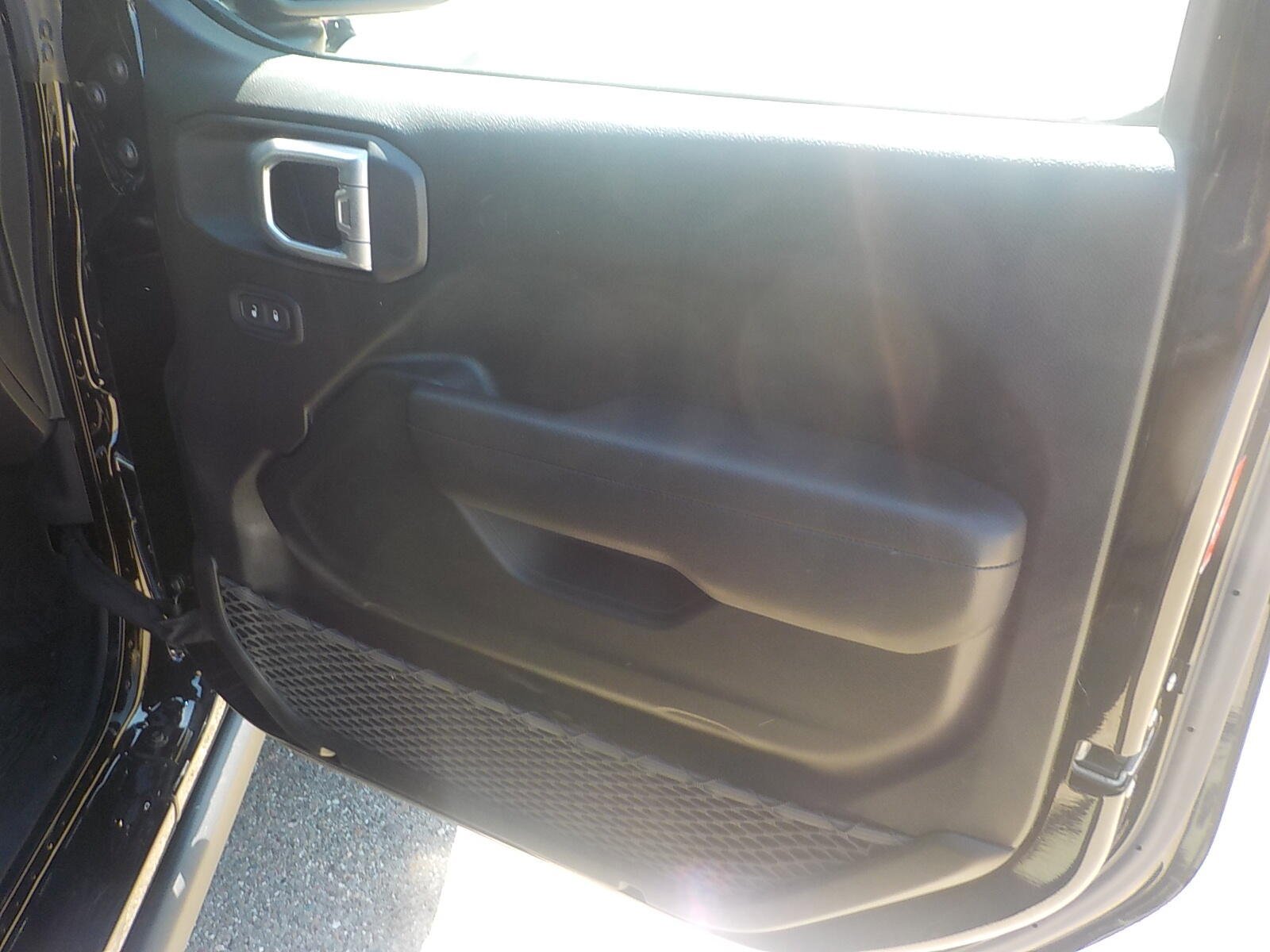 Used 2024 Jeep Gladiator Rubicon w/ Steel Bumper Group image 14