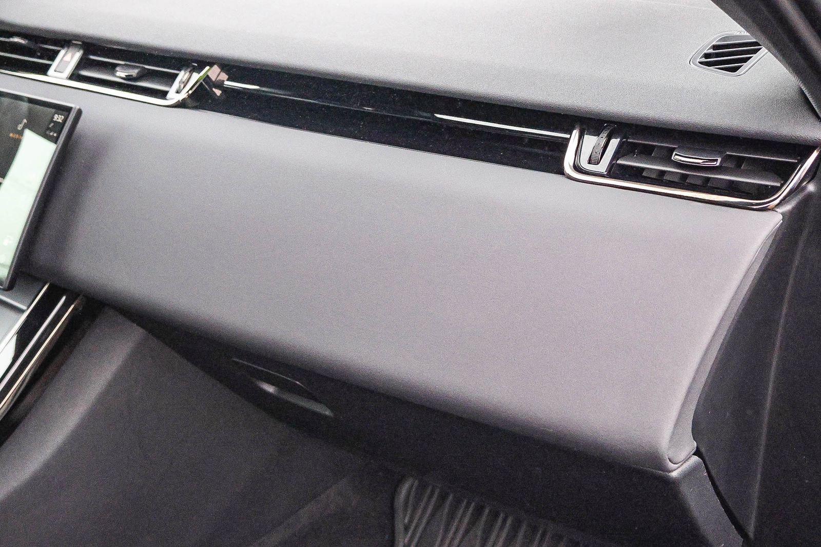 Used 2025 Land Rover Range Rover Evoque S image 18