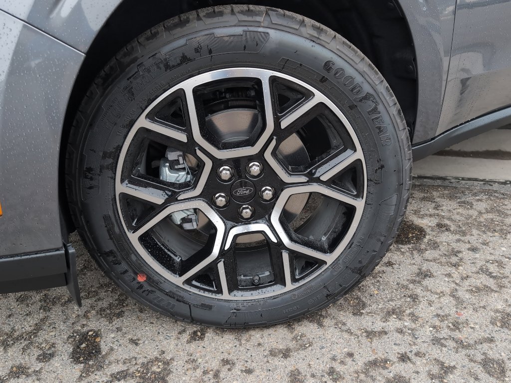 New 2026 Ford Maverick Lariat image 2