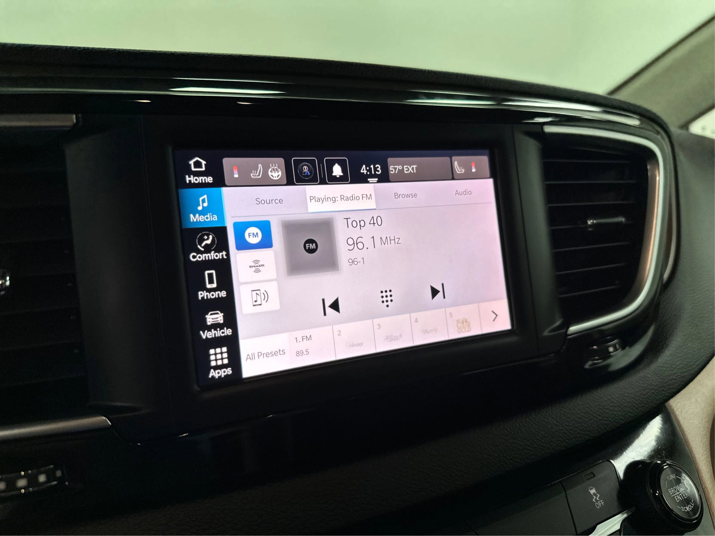 Used 2024 Chrysler Voyager LX image 26