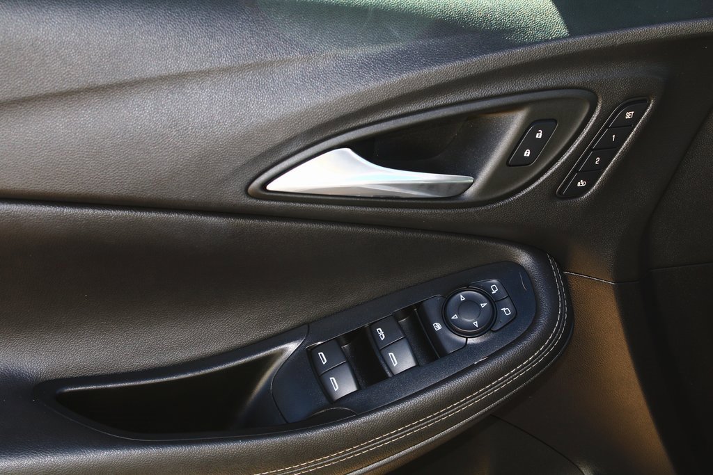 Used 2021 Buick Encore GX Essence image 12