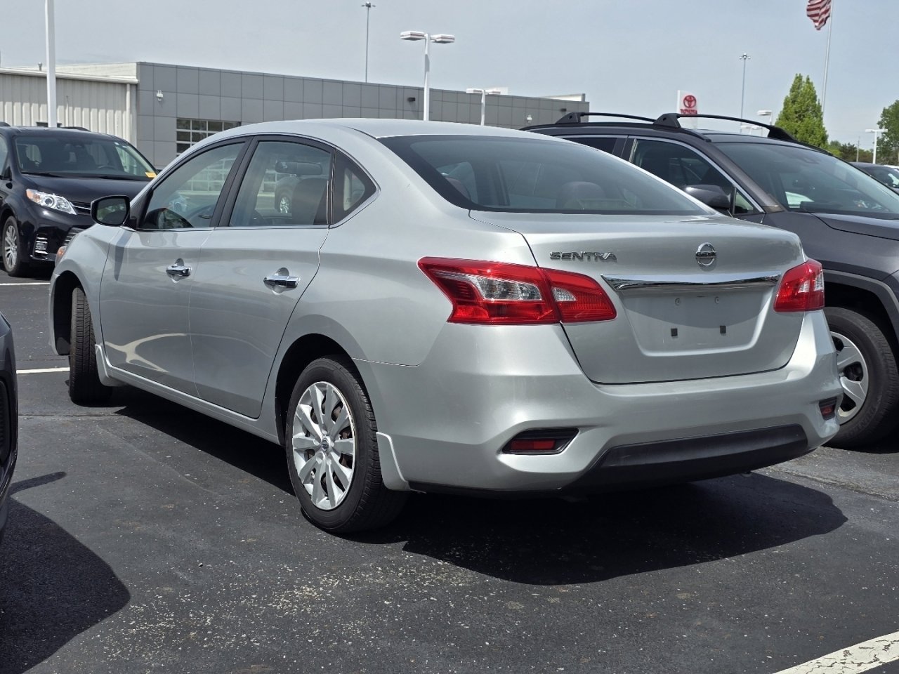 Used 2017 Nissan Sentra S FWD image 5