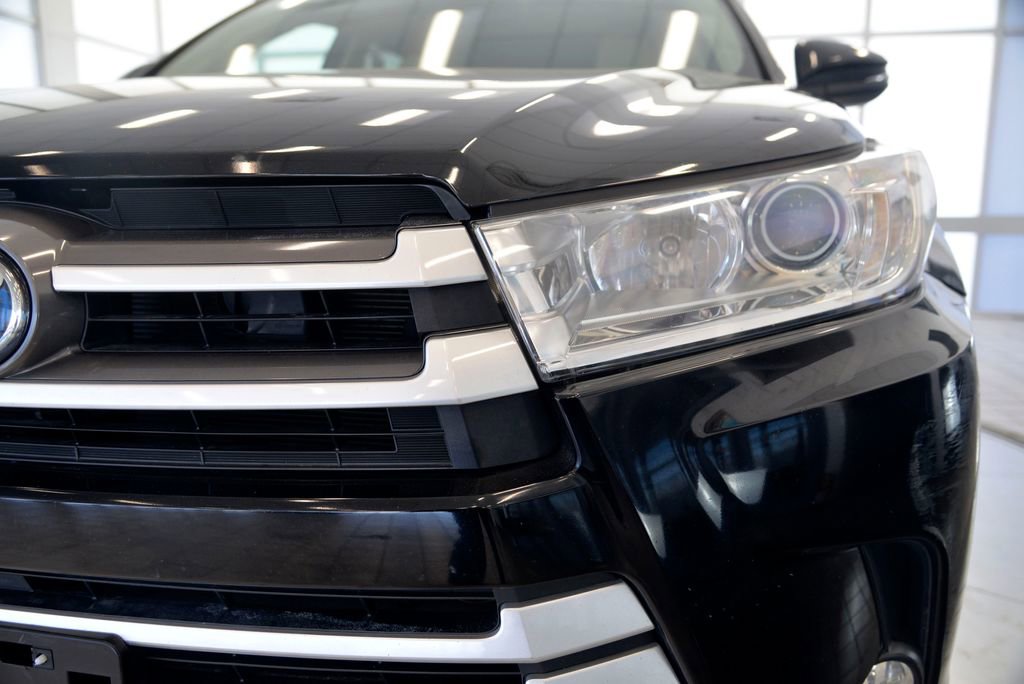 Used 2019 Toyota Highlander XLE image 11
