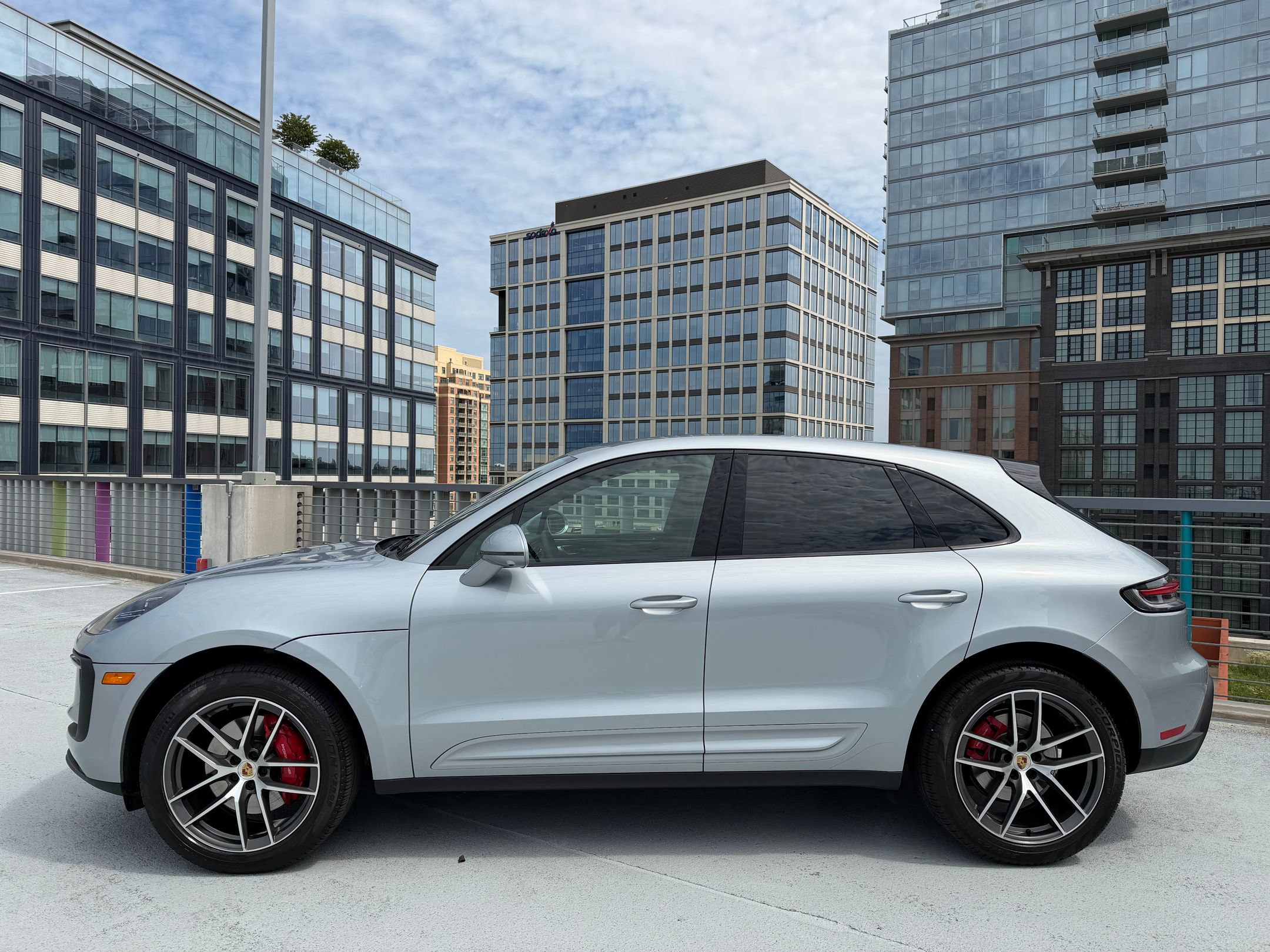 Certified 2023 Porsche Macan S AWD/4WD image 2