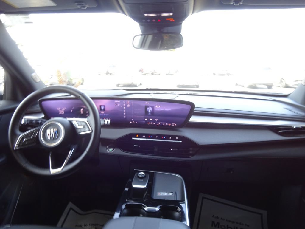 Certified 2025 Buick Enclave Preferred FWD image 27