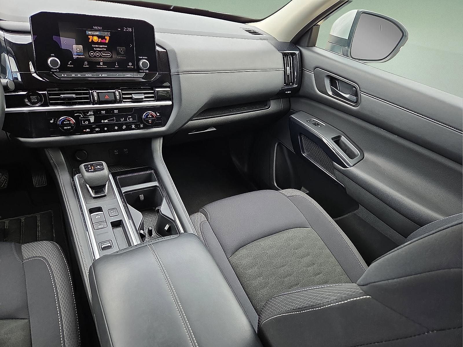 Used 2025 Nissan Pathfinder SV FWD image 12