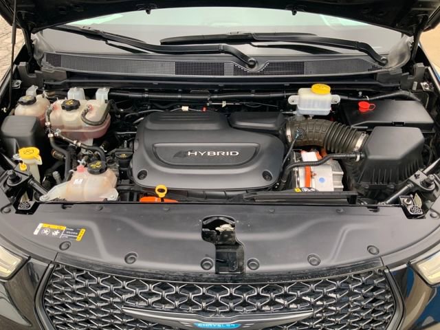 Used 2021 Chrysler Pacifica Touring-L w/ Uconnect Theater Family Group image 11
