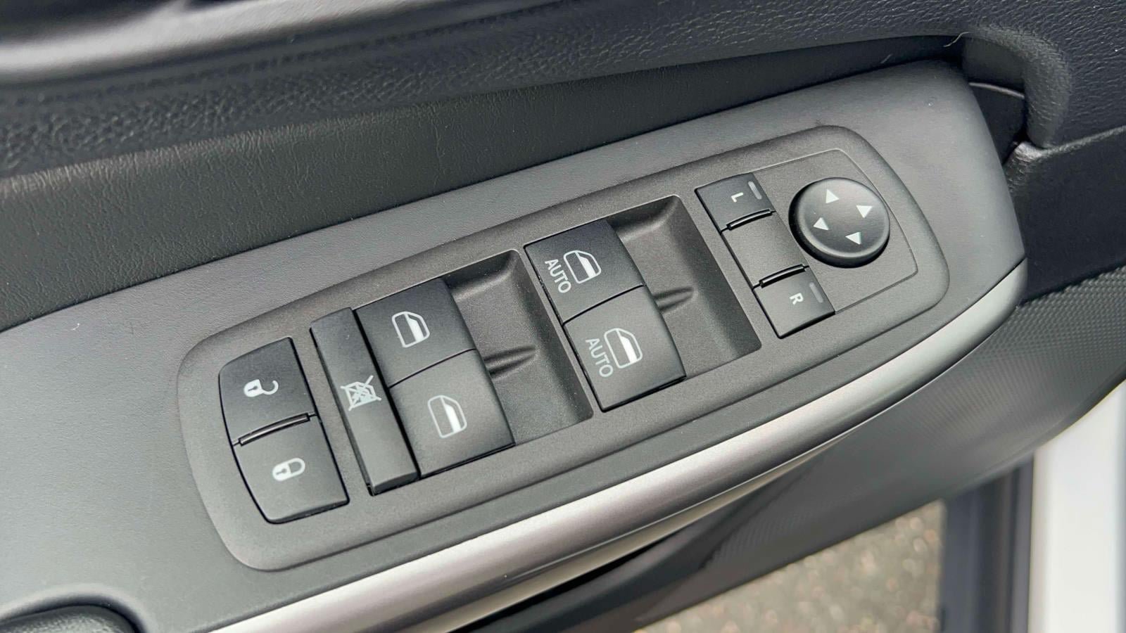 Used 2022 Jeep Cherokee Limited w/ Mopar Interior Package AWD/4WD image 23