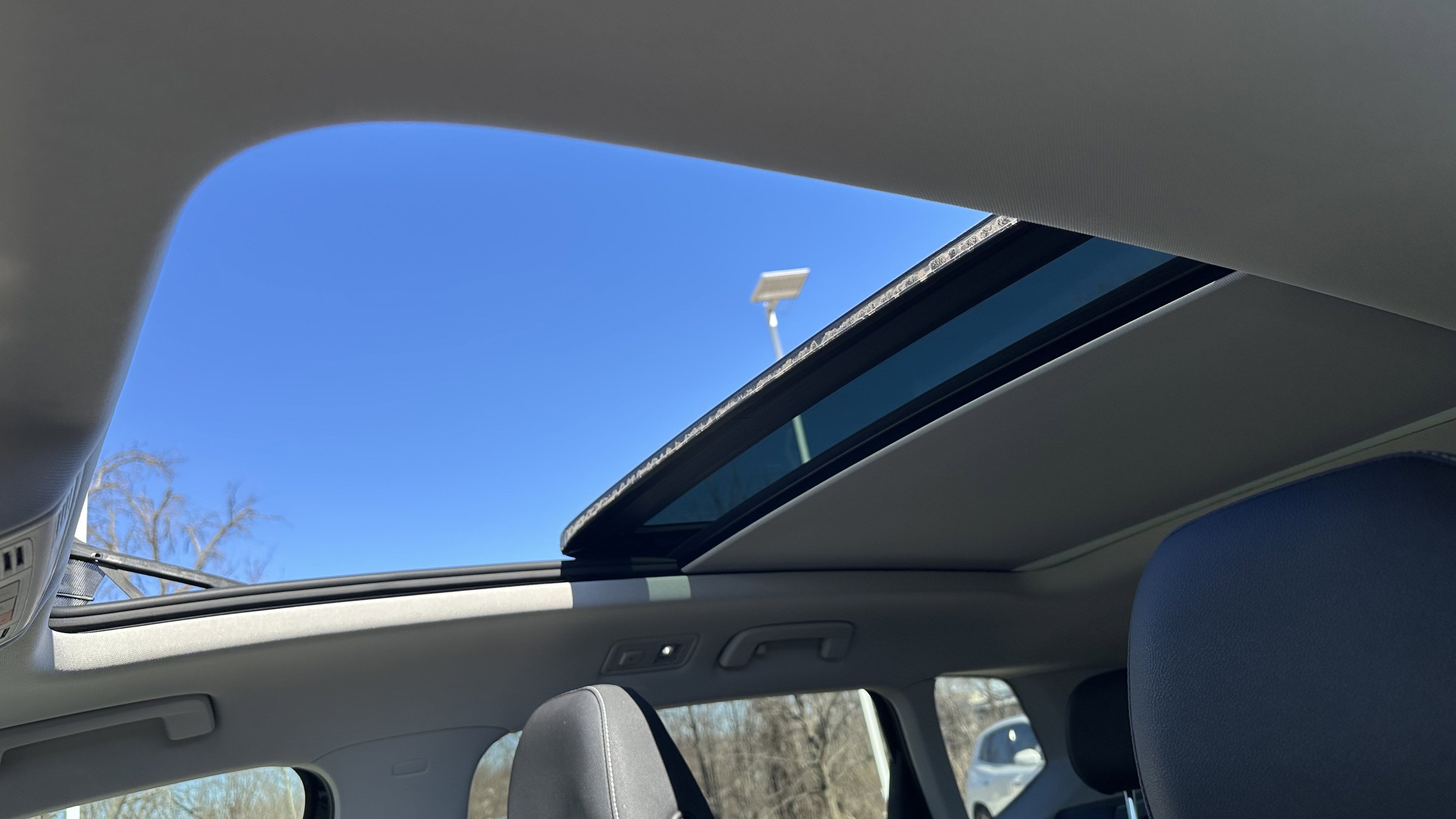 Used 2024 Volkswagen Taos SE w/ Panoramic Sunroof Package image 29