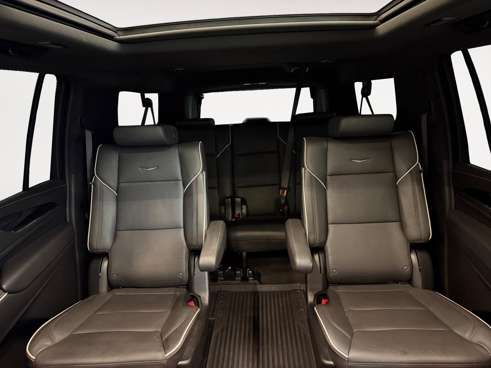 Used 2024 Cadillac Escalade ESV Sport w/ LPO, ONYX Package AWD/4WD image 25