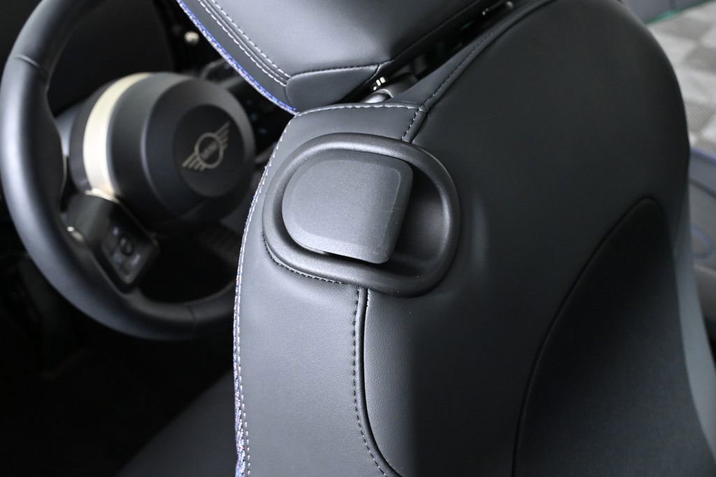 Used 2025 MINI Cooper 2-Door Hardtop image 21