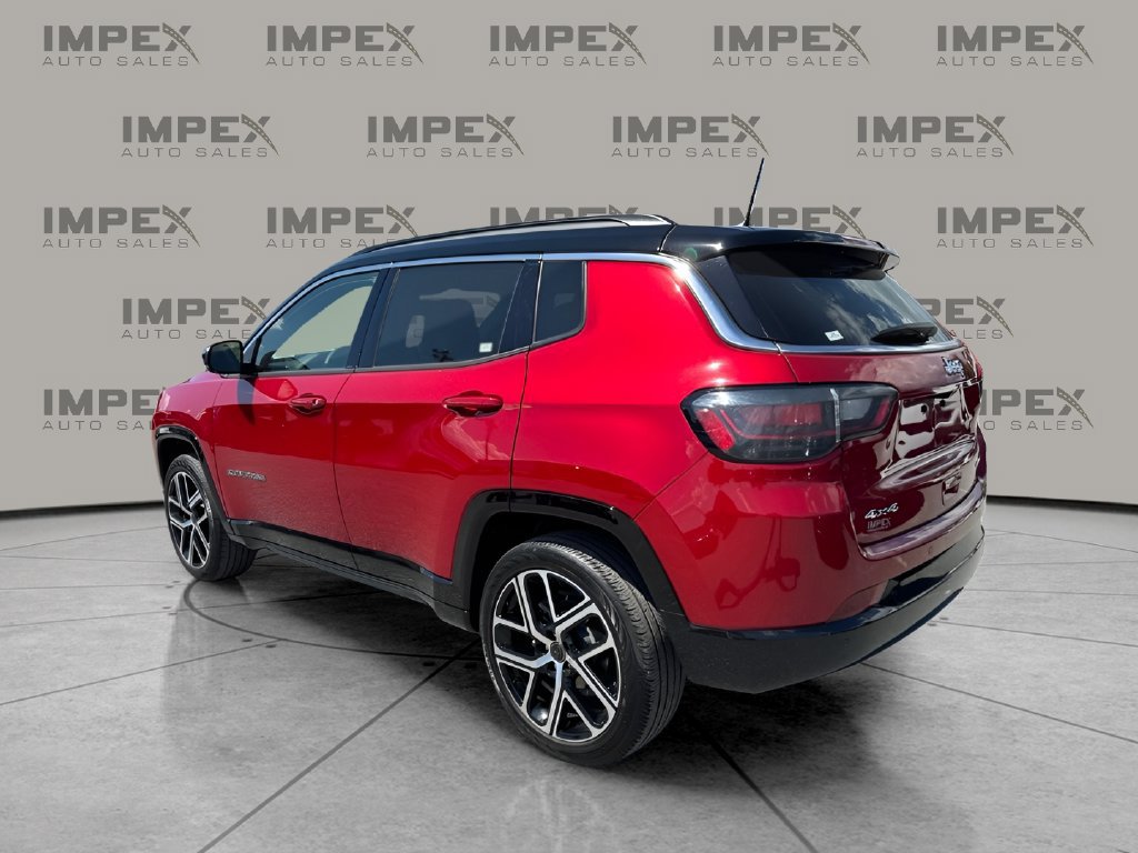 Used 2025 Jeep Compass Limited w/ Elite Group AWD/4WD image 3