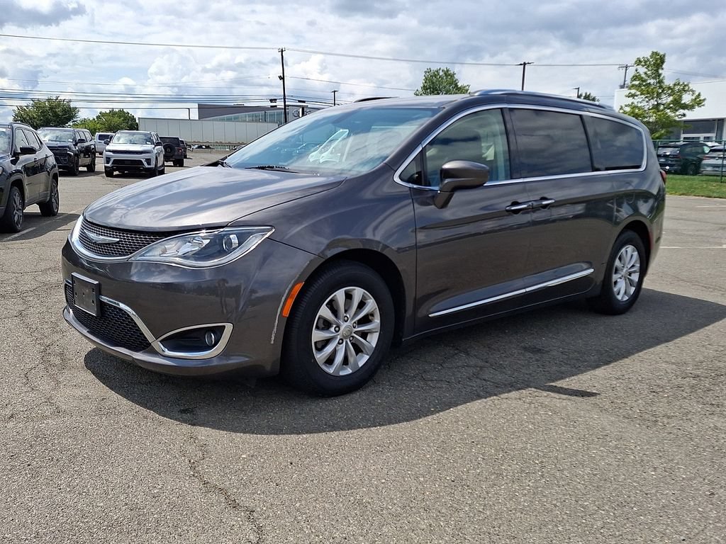 Used 2018 Chrysler Pacifica Touring-L FWD image 6