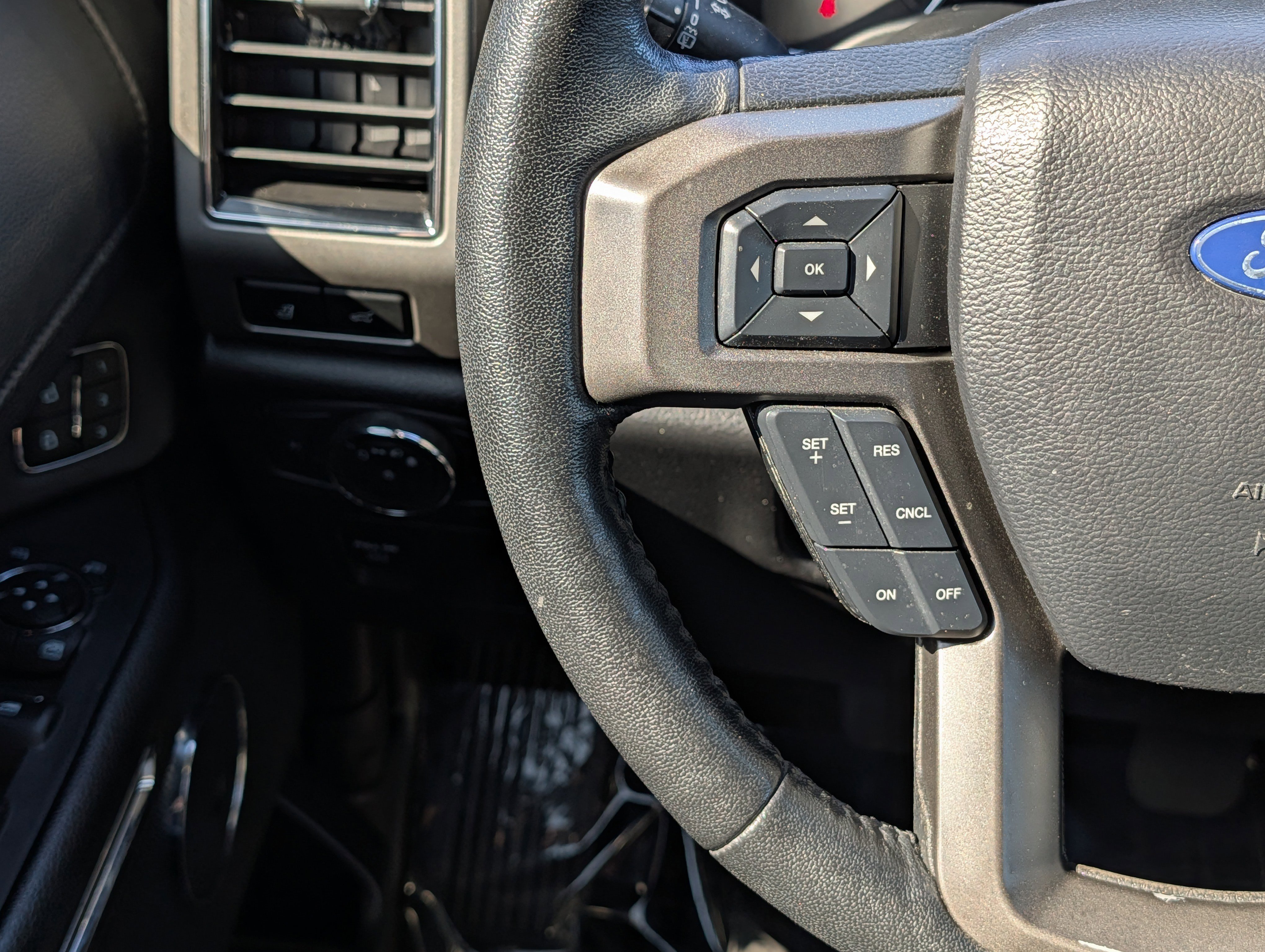 Used 2020 Ford Expedition XLT w/ Equipment Group 202A RWD image 25