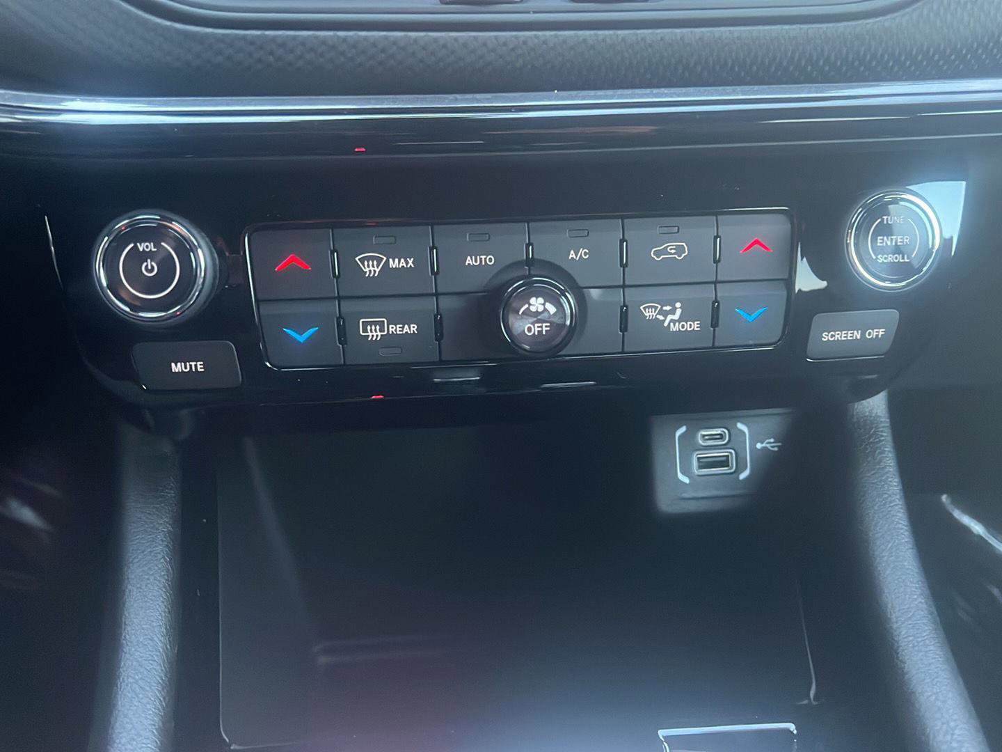 New 2026 Jeep Compass Latitude image 10