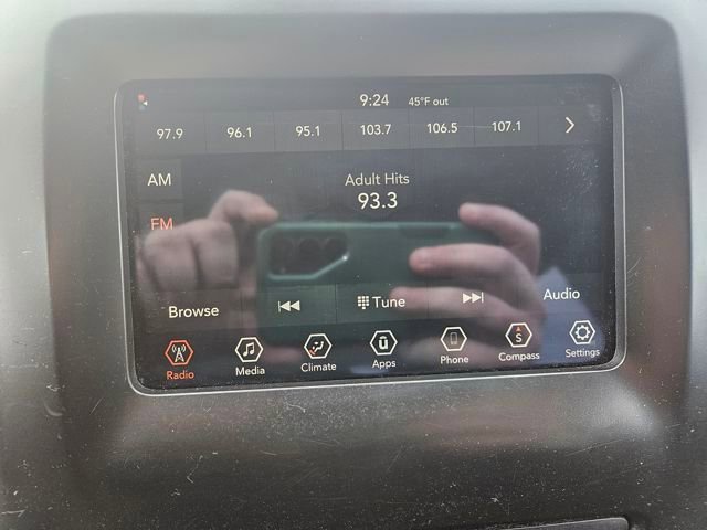 Used 2019 Jeep Cherokee Latitude w/ Popular Appearance Group image 19