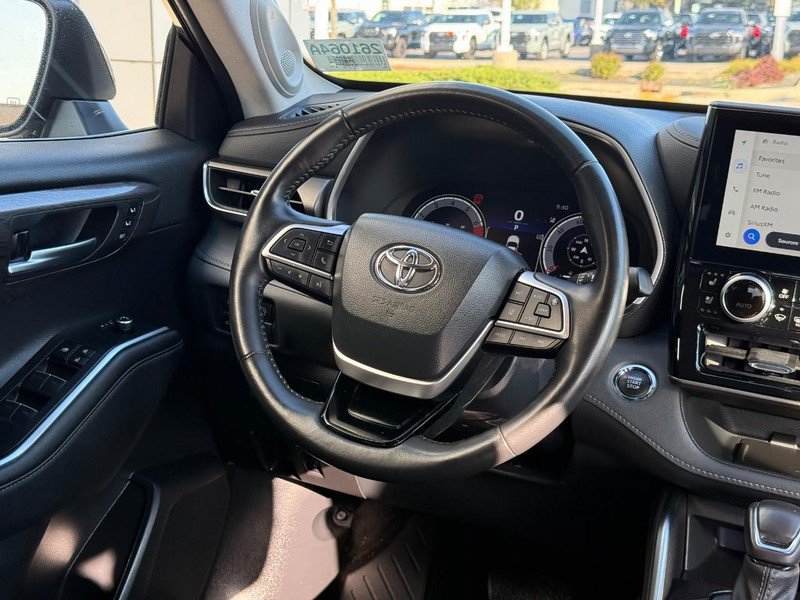 Used 2023 Toyota Highlander Limited AWD/4WD image 15