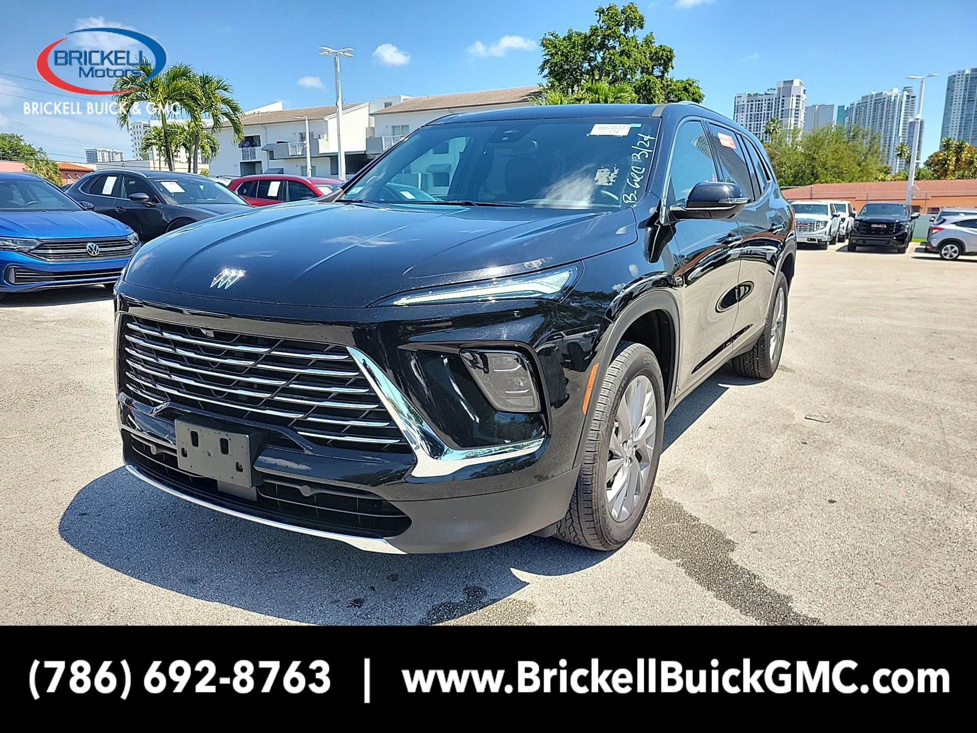 Used 2025 Buick Enclave Preferred FWD image 1