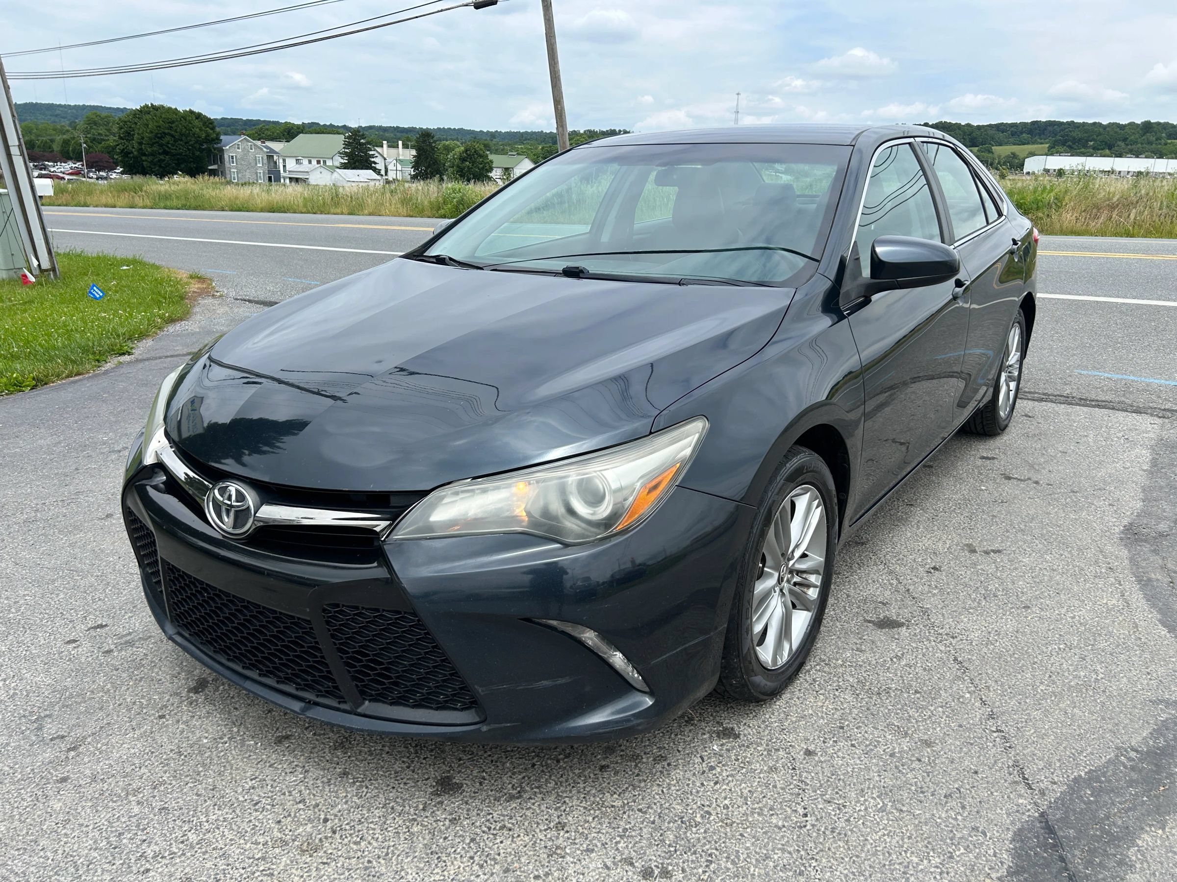 Used 2015 Toyota Camry SE FWD image 5
