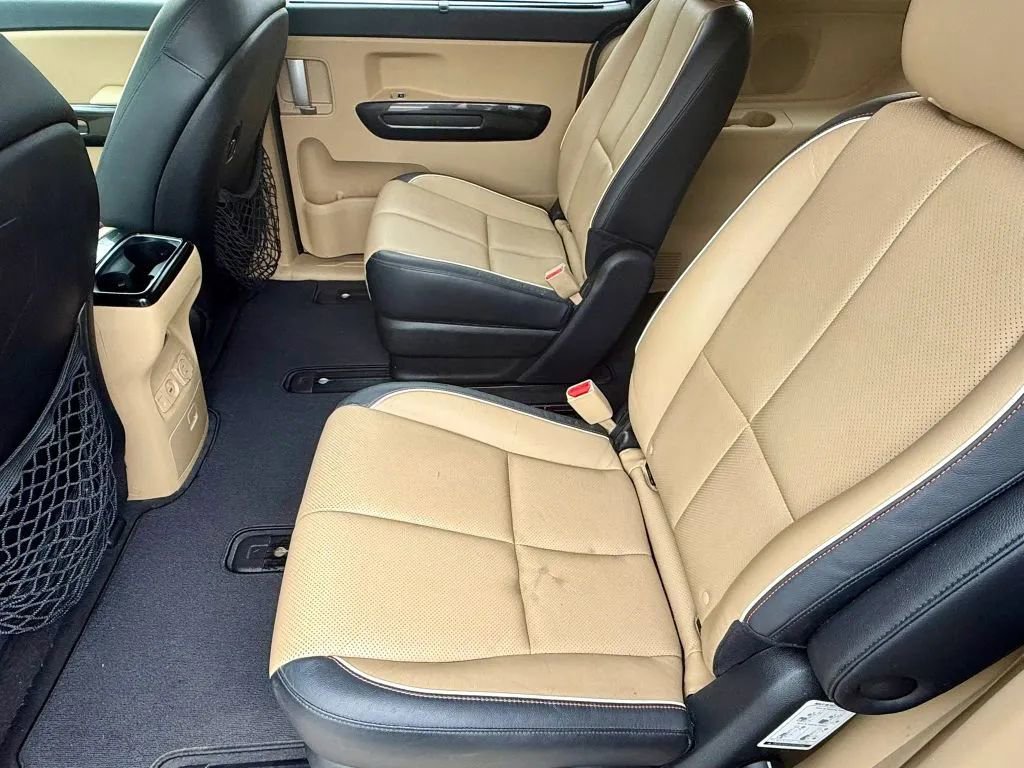 Used 2015 Kia Sedona SX FWD image 13
