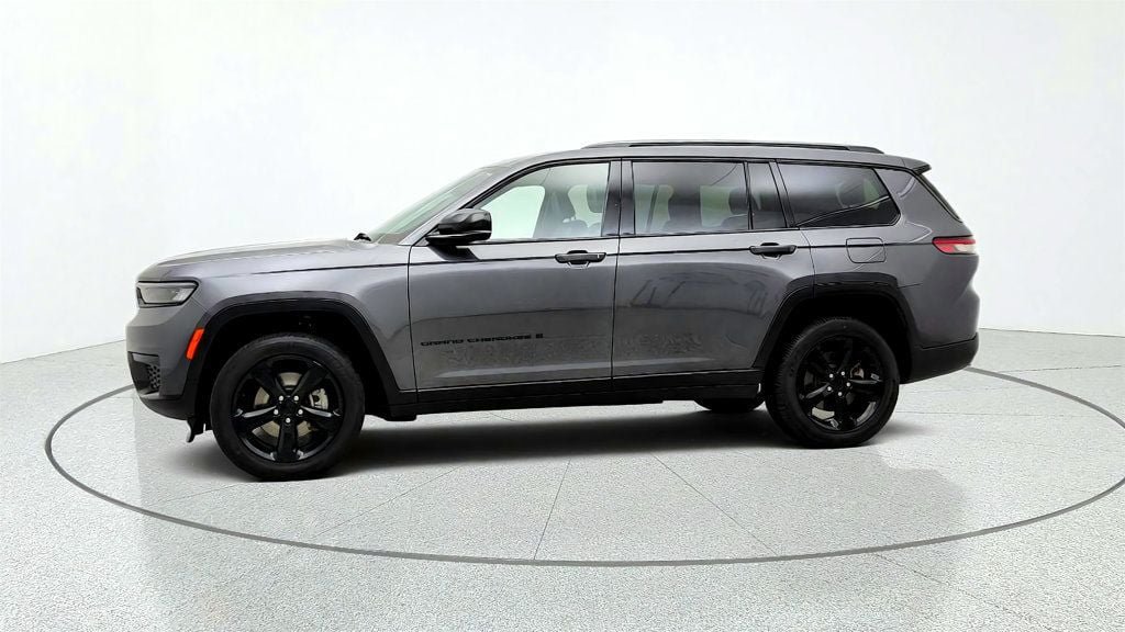 Used 2023 Jeep Grand Cherokee L Altitude AWD/4WD image 8