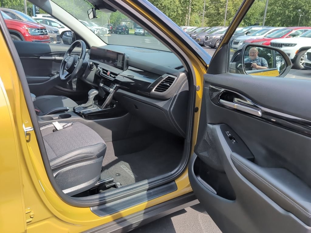 Used 2024 Kia Seltos S AWD/4WD image 6