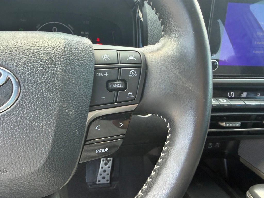 Used 2025 Toyota Camry SE FWD image 28