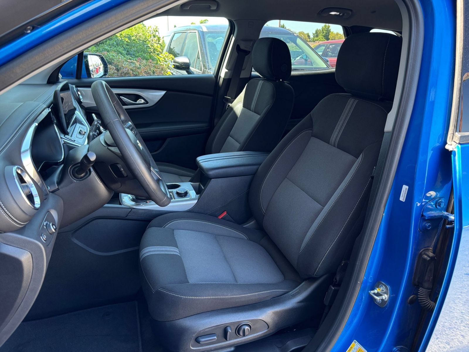 Used 2025 Chevrolet Blazer LT FWD image 37