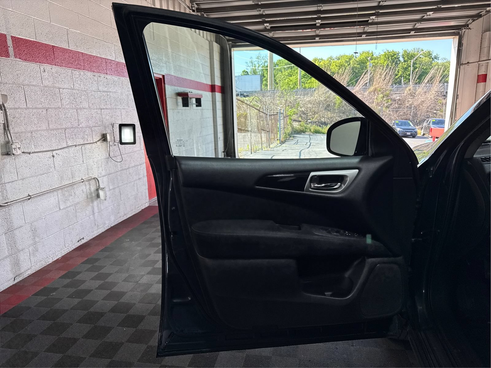 Used 2014 Nissan Pathfinder S FWD image 17
