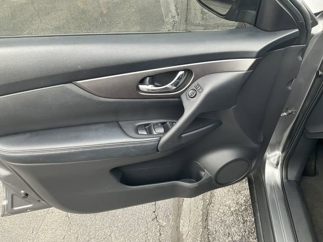 Used 2016 Nissan Rogue S FWD image 24