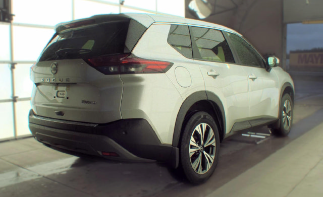 Used 2023 Nissan Rogue SV AWD/4WD image 2
