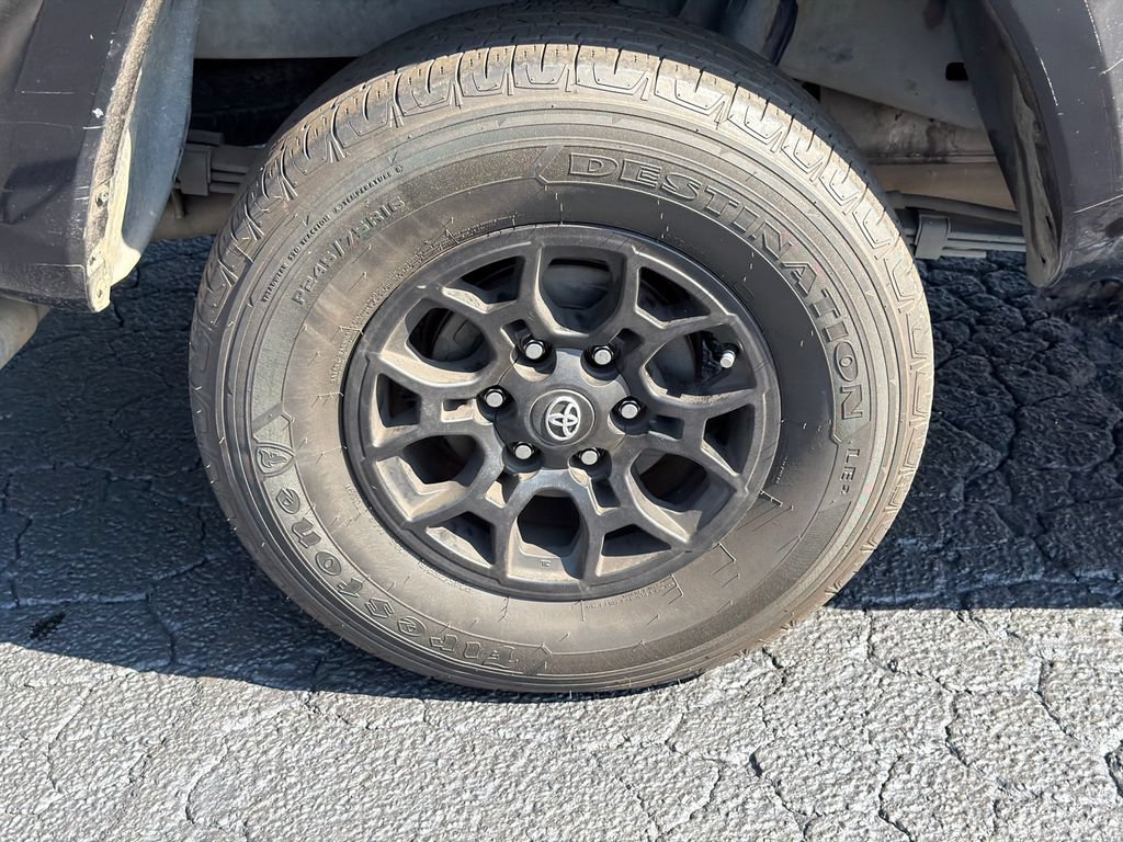 Used 2022 Toyota Tacoma SR5 w/ Technology Package RWD image 21