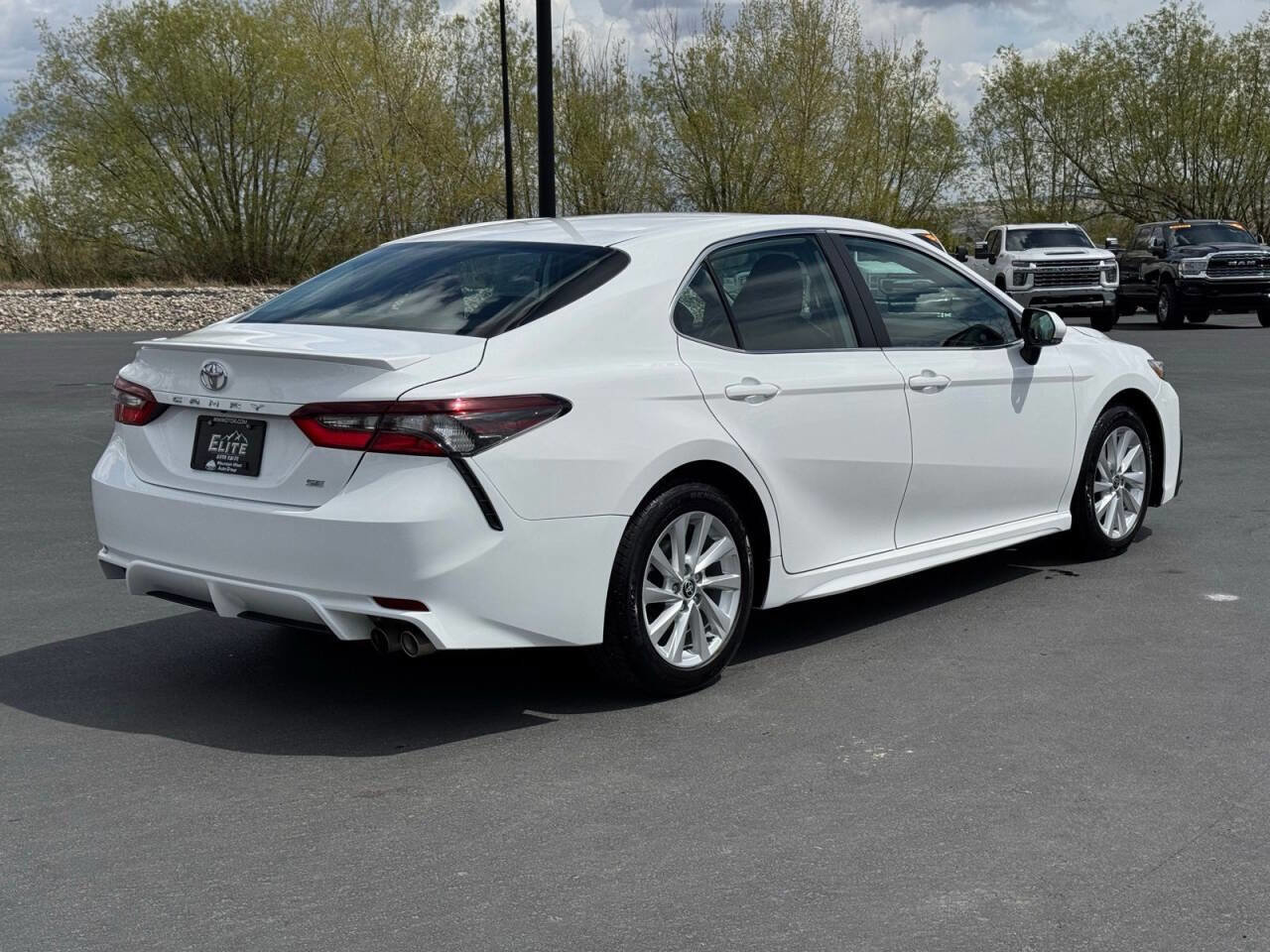 Used 2024 Toyota Camry SE FWD image 6