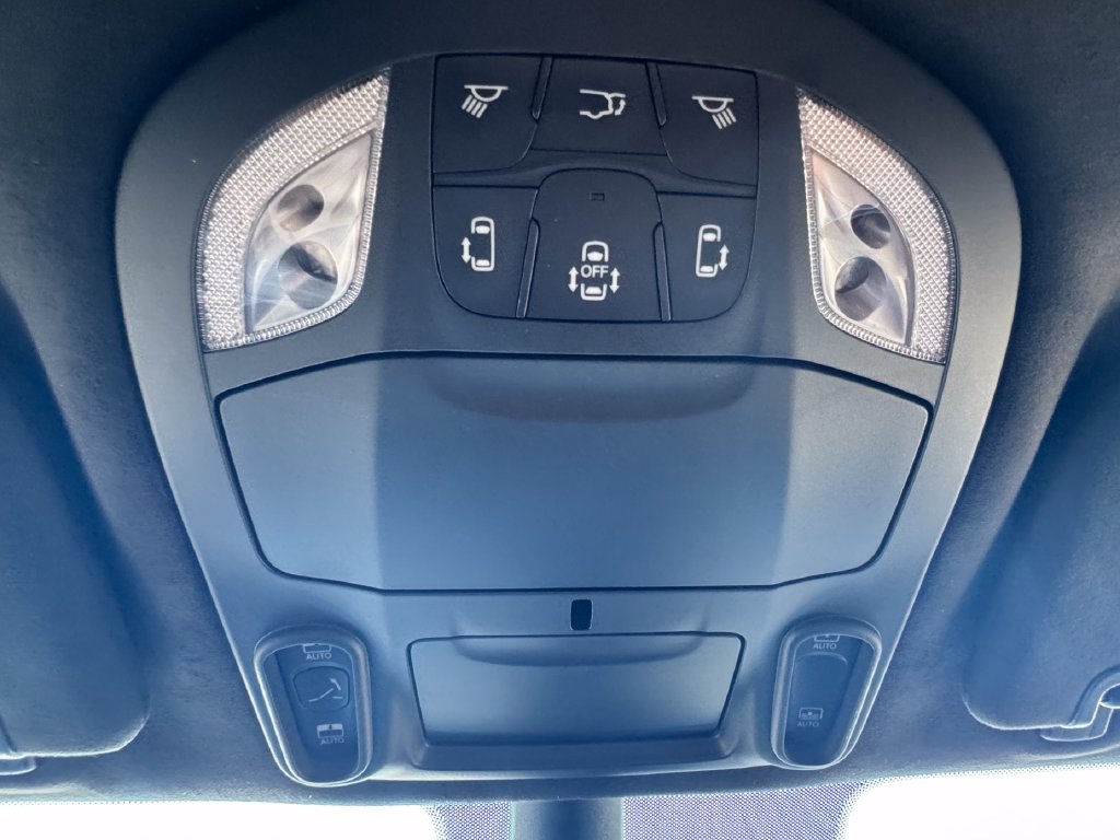 Used 2024 Chrysler Pacifica Pinnacle FWD image 29