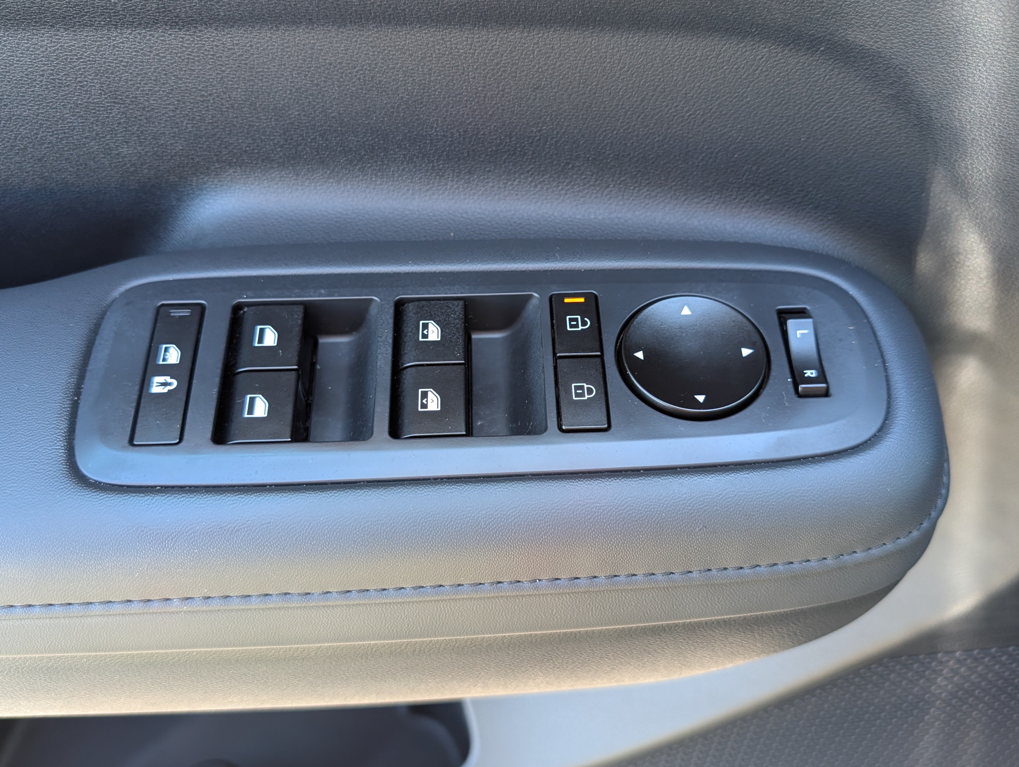 Used 2025 Hyundai Santa Fe SEL FWD image 19