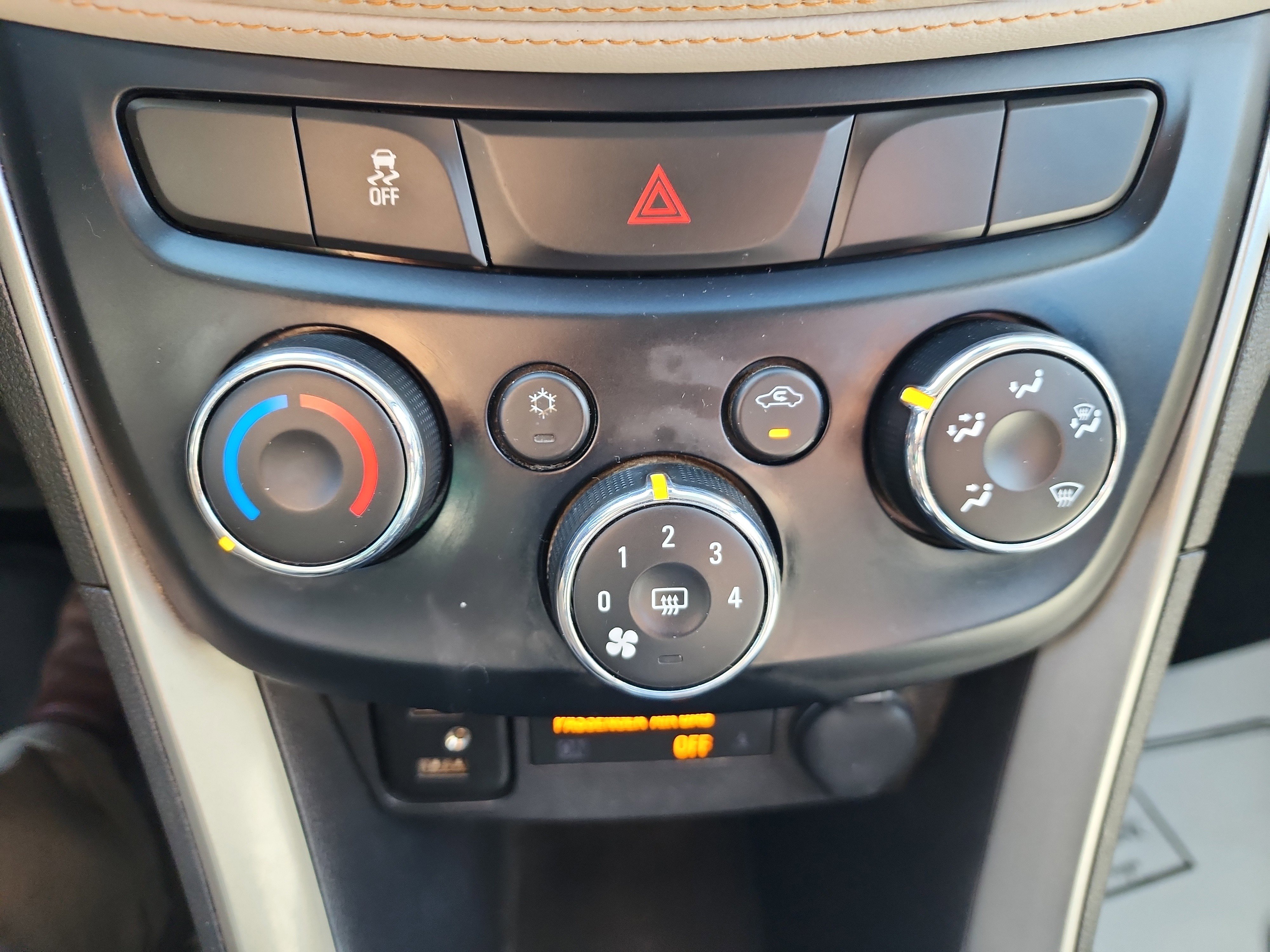 Used 2020 Chevrolet Trax LT w/ LT Convenience Package AWD/4WD image 15
