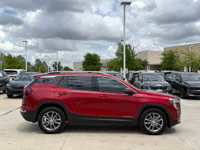 Used 2022 GMC Terrain SLT w/ Tech Package image 5