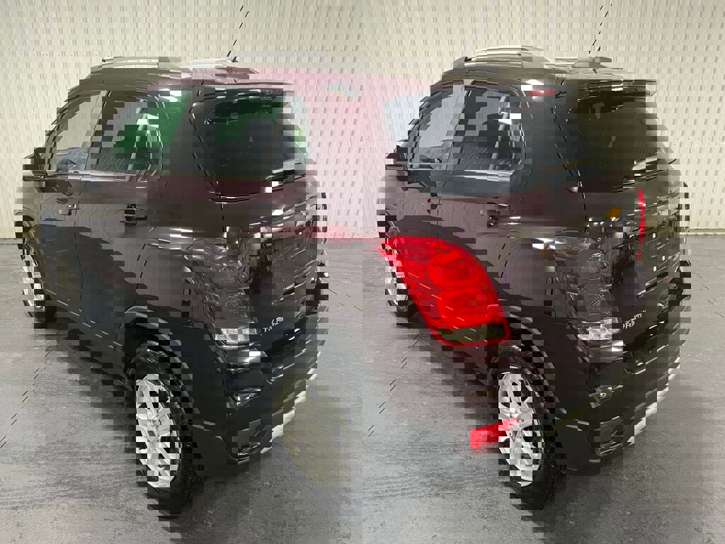 Used 2020 Chevrolet Trax LT w/ LT Convenience Package image 15