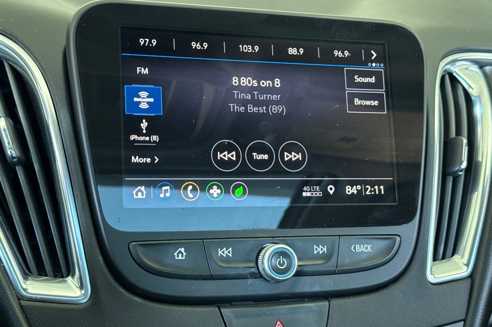 Used 2019 Chevrolet Malibu Hybrid w/ Leather Package FWD image 21