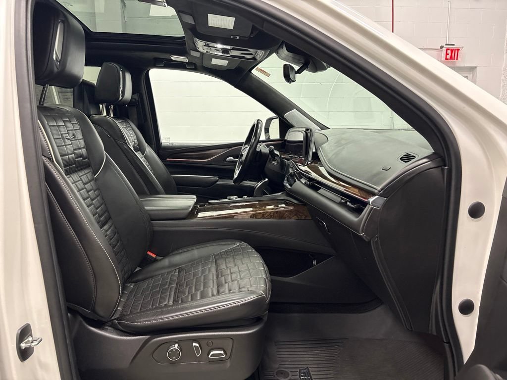 Used 2021 Cadillac Escalade Sport Platinum w/ Heavy-Duty Trailer Package AWD/4WD image 38