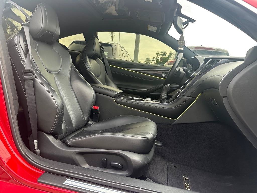 Used 2017 INFINITI Q60 Red Sport 400 RWD image 28