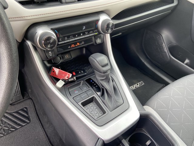 Used 2025 Toyota RAV4 XLE FWD image 39