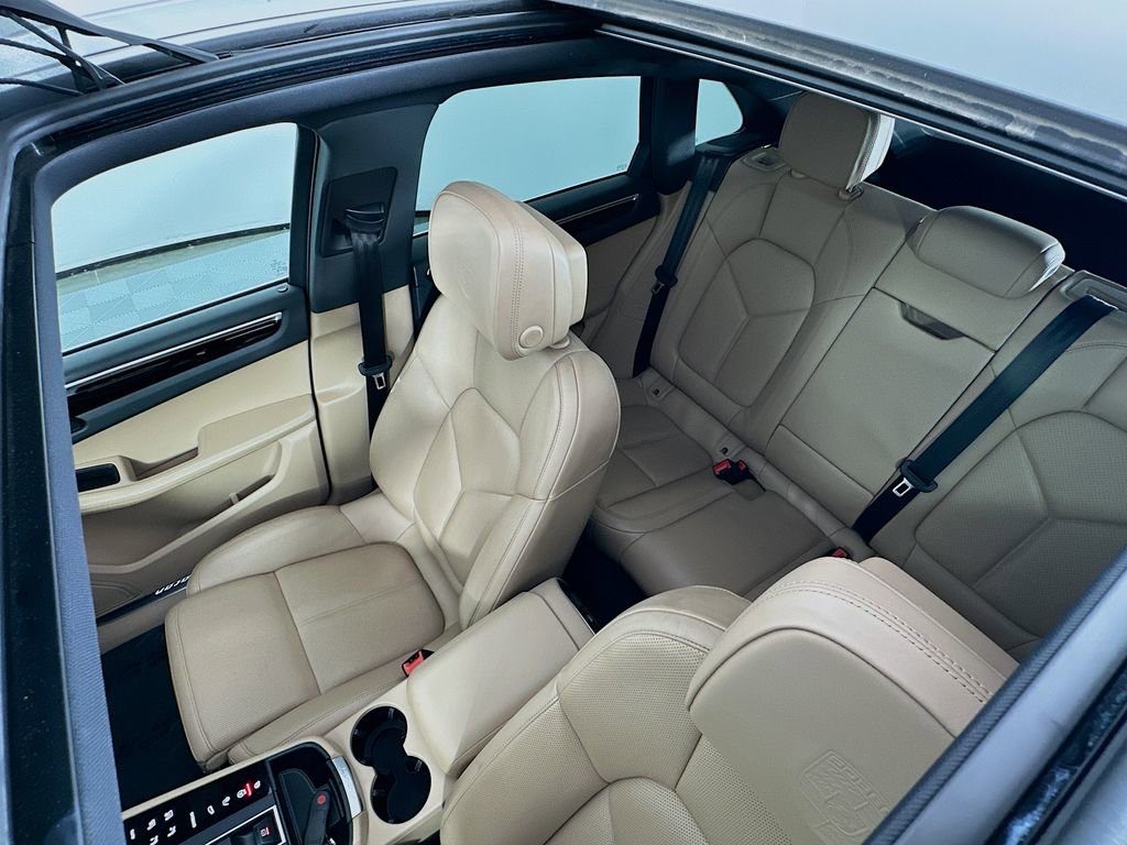 Certified 2024 Porsche Macan AWD/4WD image 14