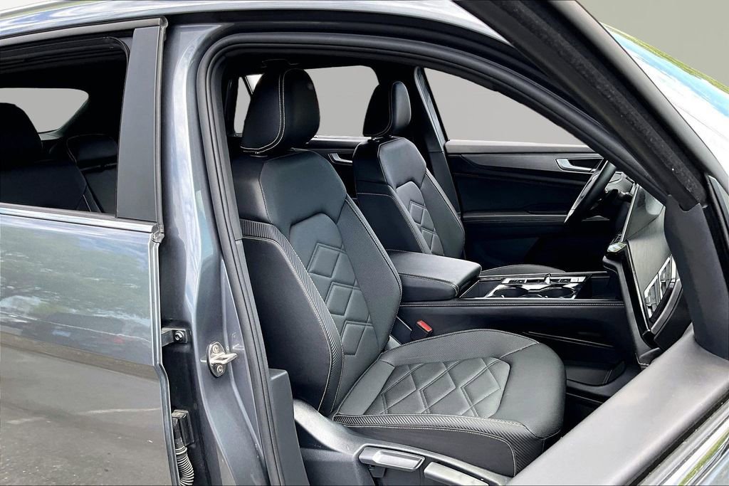 Used 2025 Volkswagen Atlas Cross Sport SE FWD image 19