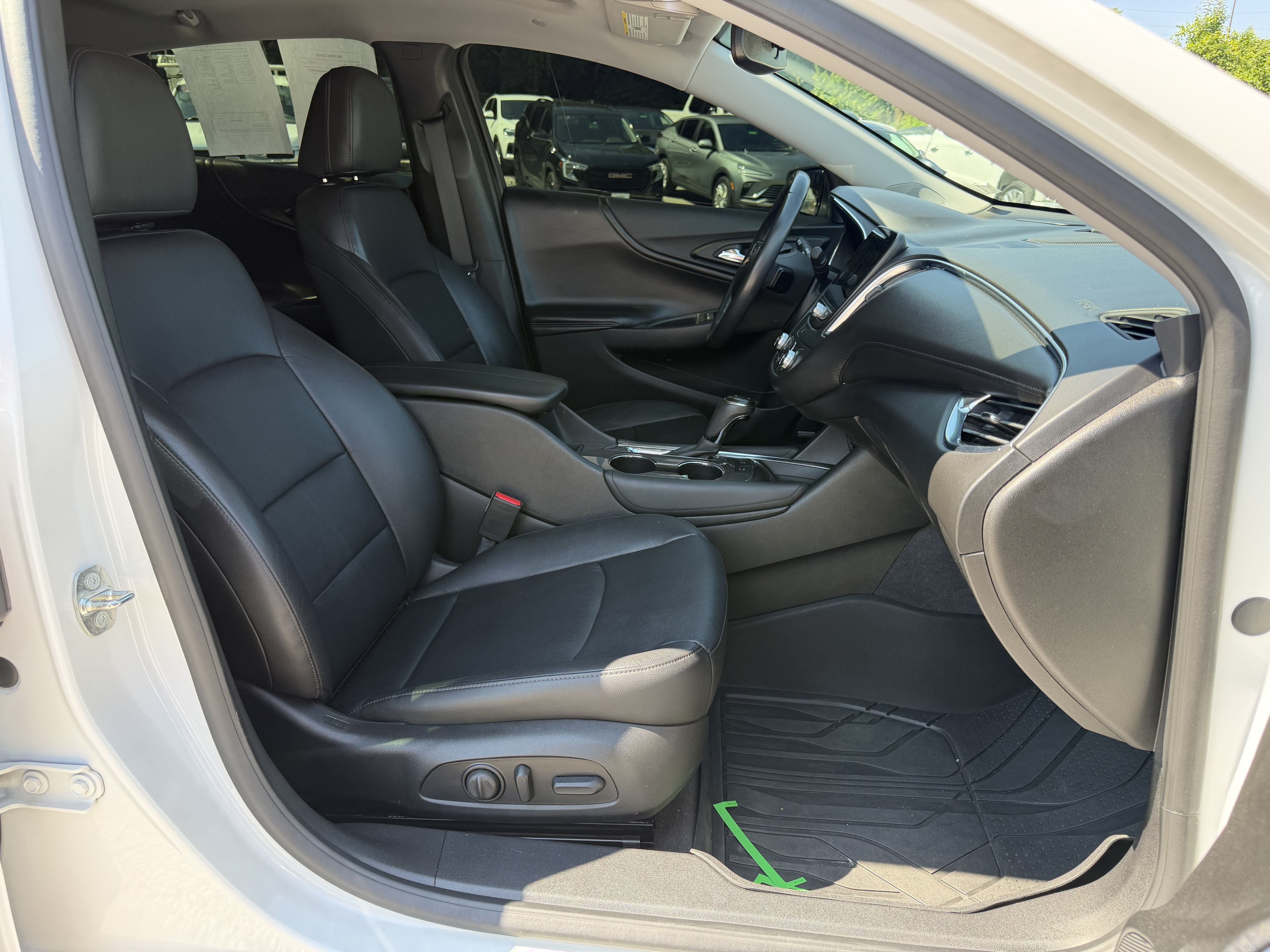 Used 2018 Chevrolet Malibu LT w/ Leather Package FWD image 10