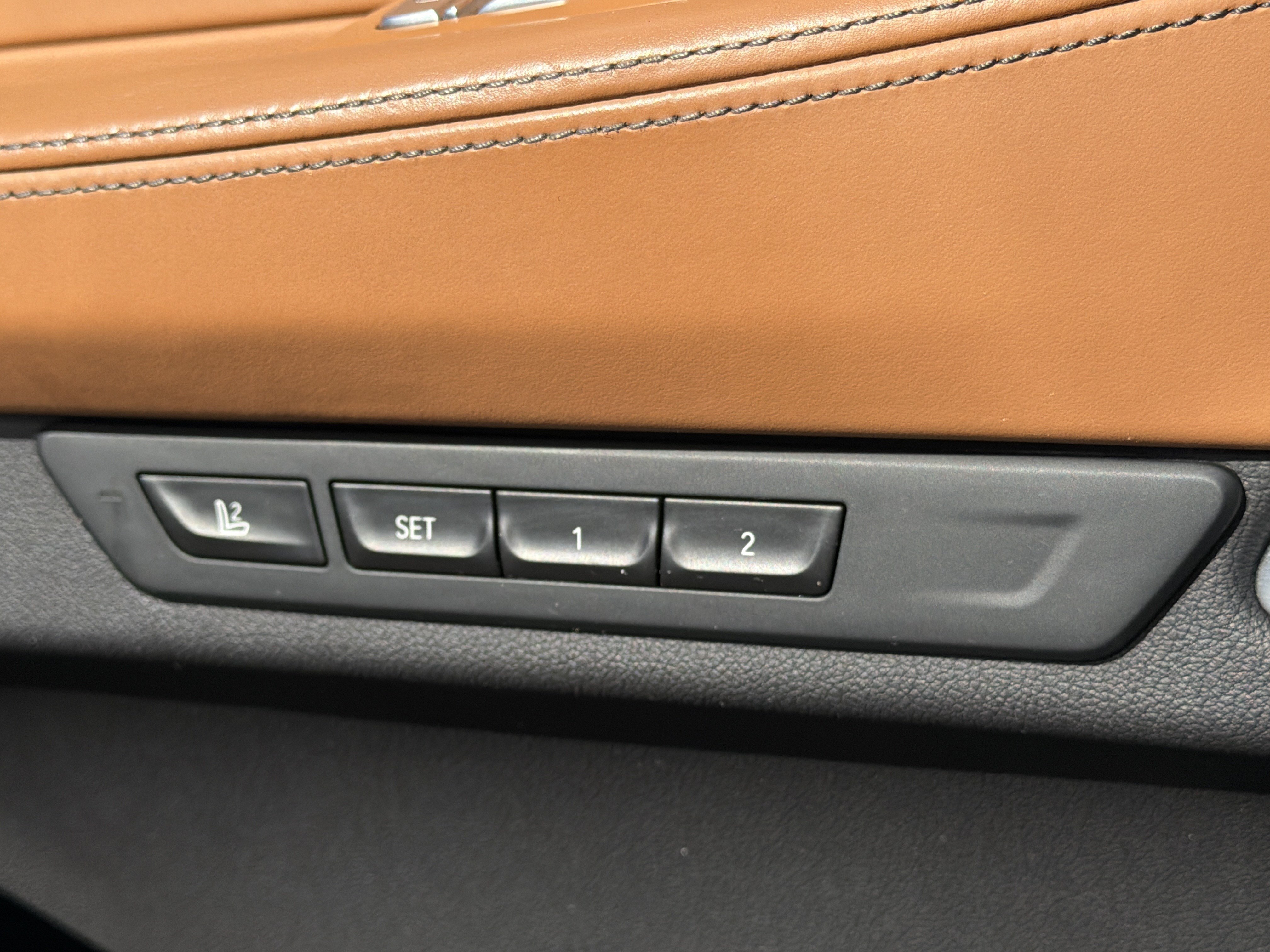 Used 2021 BMW 740i w/ Luxury Rear Seating Package RWD image 15