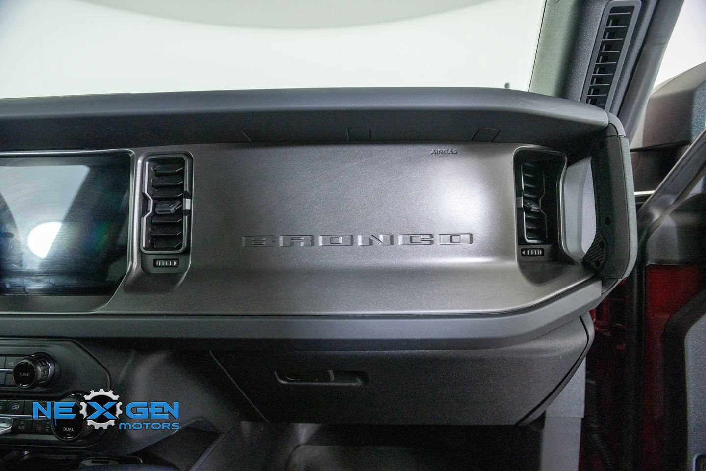 Used 2025 Ford Bronco Badlands AWD/4WD image 48
