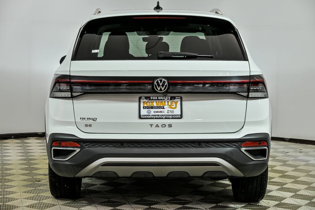 Used 2025 Volkswagen Taos SE w/ Panoramic Sunroof Package FWD image 6