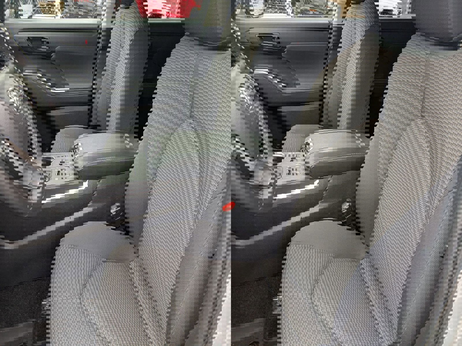 Used 2024 Toyota Highlander LE image 44